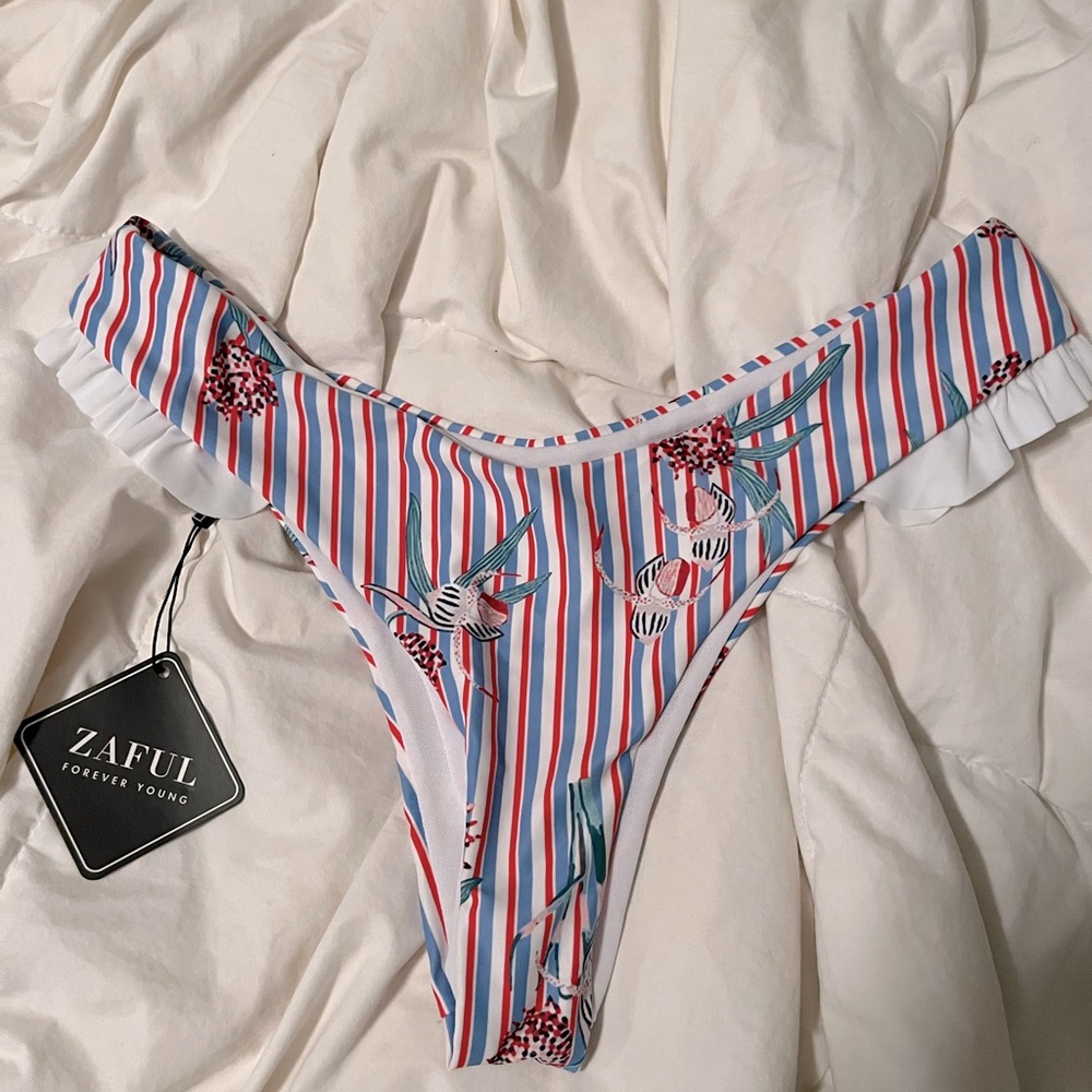 Ruffle bikini bottom